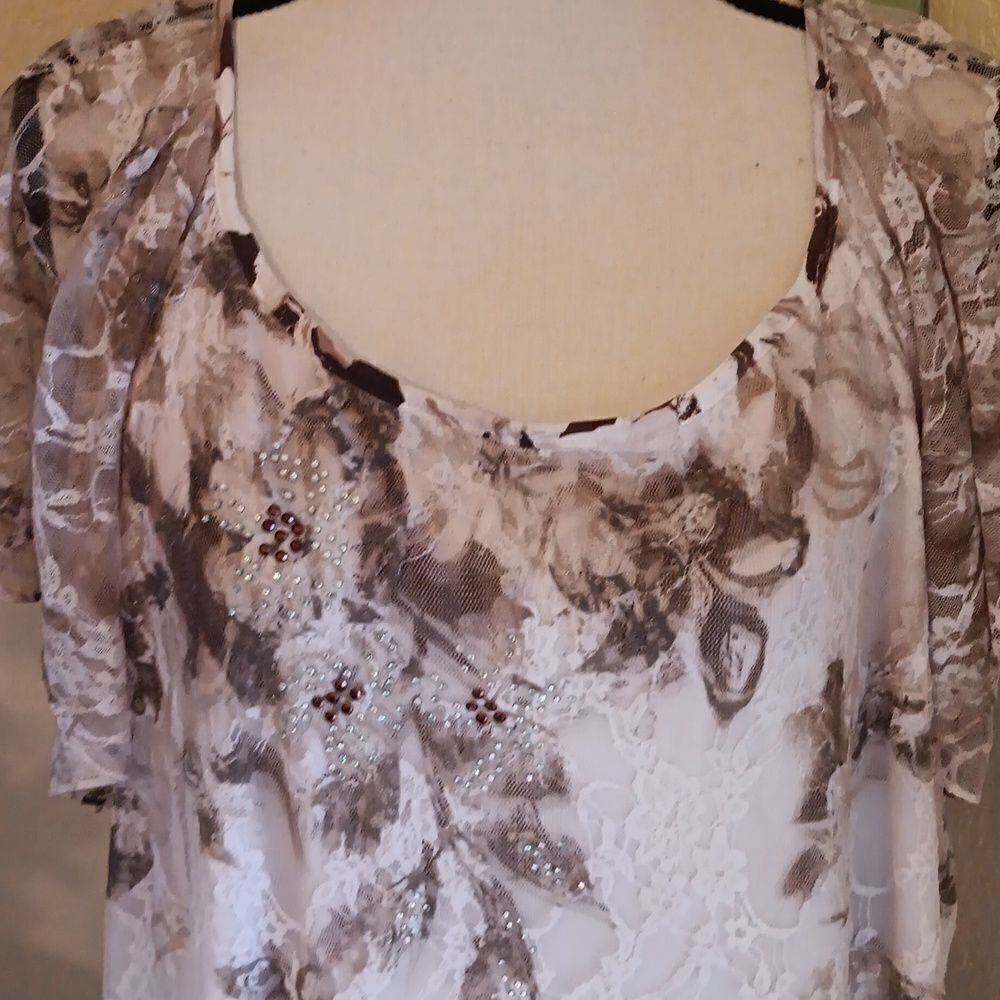 Bundle of TWO Roz & Ali Dressy Tops - Picture 4 of 16